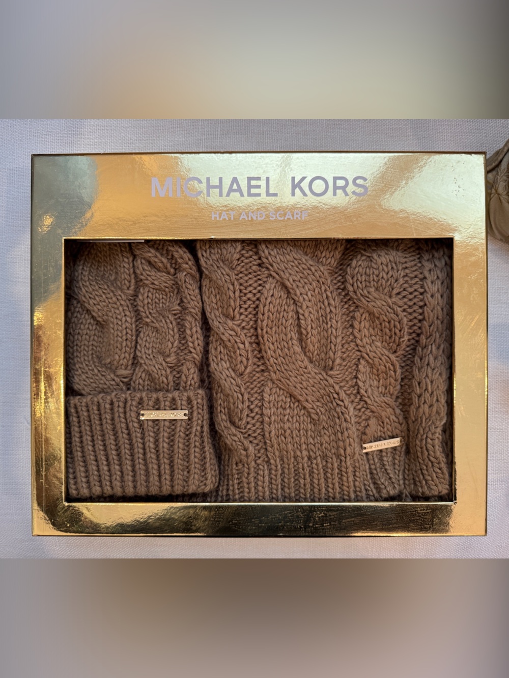 NWT/NEW IN BOX Michael Kors Brown Cable-Knit Hat & Scarf Gift Set